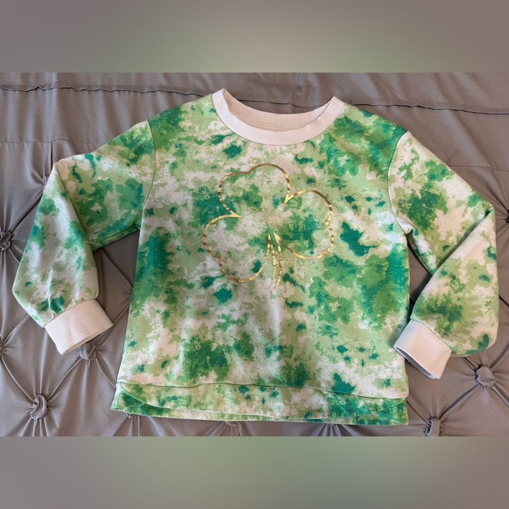Cat & Jack Green Tie-Dye Clover Sweatshirt - Picture 1 of 4